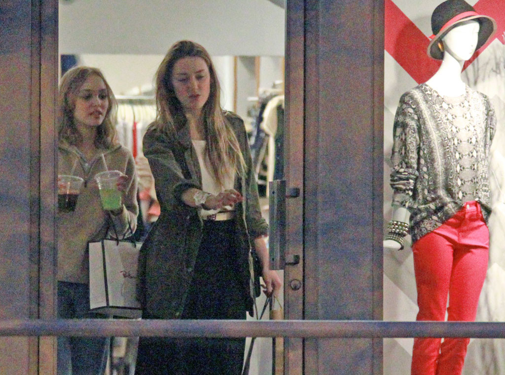 Amber Heard Bonds With Johnny Depp S Daughter During Shopping Trip E Online Au